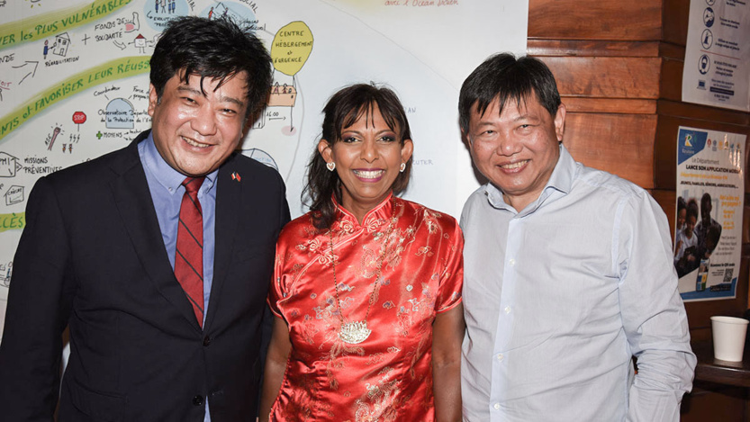 Yen Tian, vice-consul générale de Chine à La Réunion, Lynda Savaranin, responsable Protocole au Département, et Pascal Thiaw Kine, président de Leclerc Réunion Yen Tian, vice-consul générale de Chine à La Réunion, Lynda Savaranin, responsable Protocole au Département, et Pascal Thiaw Kine, président de Leclerc Réunion