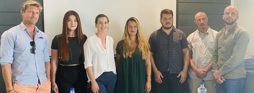 Julien Lacouture, Hélène Clément, Pauline Riou, Sarah Hugon-Manglou, Deddy Lherkouken, Cédric Valière, et Ethienne Gouvart