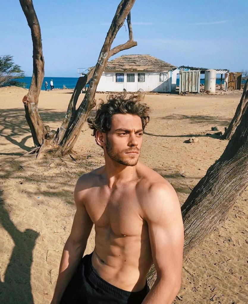 Il mesure 1,87m pour 88 kg Il mesure 1,87m pour 88 kg