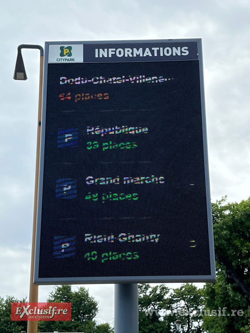 Le "panneau dynamique" donne le nombre de places disponibles à l'instant T Le "panneau dynamique" donne le nombre de places disponibles à l'instant T