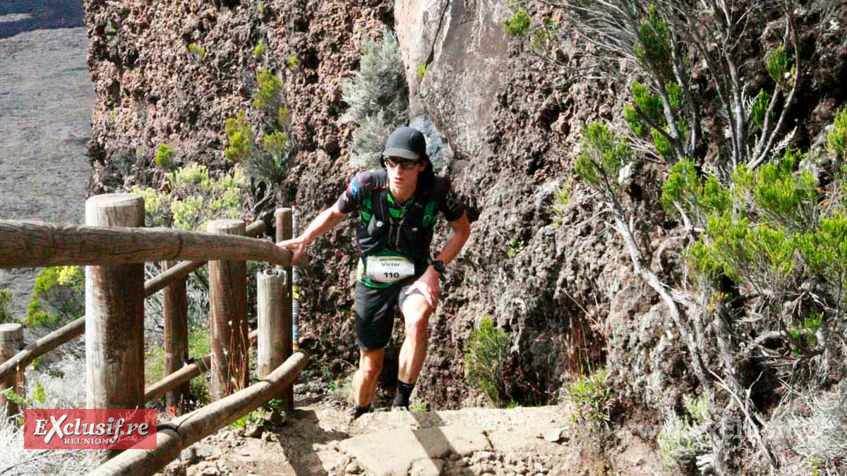 Victor Guerdin remonte vers le gîte du volcan pour entamer sa descente en direction de la Plaine des Palmistes