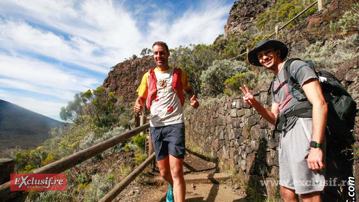 Azdine en mode touriste, encourage les coureurs