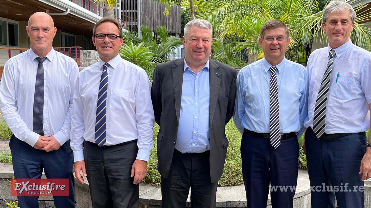 Eric Remaud, directeur Finances Risques et Crédits, Didier Estèbe, directeur général adjoint, Dominique Lefebvre, président de Crédit Agricole S.A. et de la Fédération Nationale du Crédit Agricole, Didier Quineau, président du conseil d'administration de la caisse régionale, et Didier Grand, directeur général Eric Remaud, directeur Finances Risques et Crédits, Didier Estèbe, directeur général adjoint, Dominique Lefebvre, président de Crédit Agricole S.A. et de la Fédération Nationale du Crédit Agricole, Didier Quineau, président du conseil d'administration de la caisse régionale, et Didier Grand, directeur général
