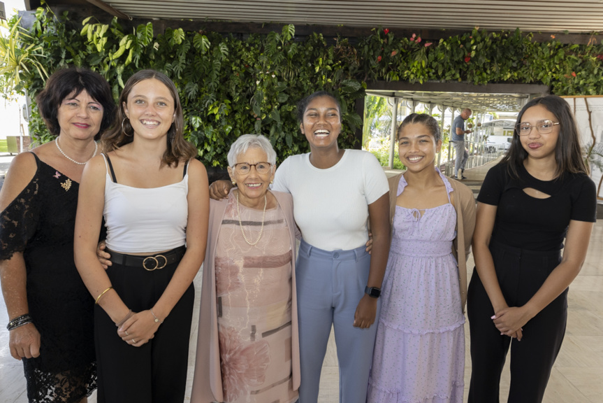Avec l'équipe du Conseil Départemental des Jeunes Avec l'équipe du Conseil Départemental des Jeunes
