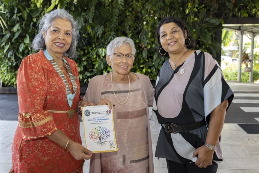 Avec les représentantes d'Inner Wheel Réunion Avec les représentantes d'Inner Wheel Réunion