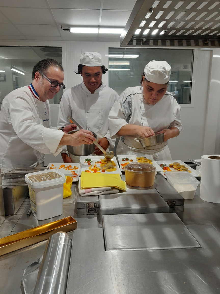 Johan Leclerre, Meilleur Ouvrier de France Cuisine Gastronomie 2007, a donné de précieux conseils aux participant.e.s