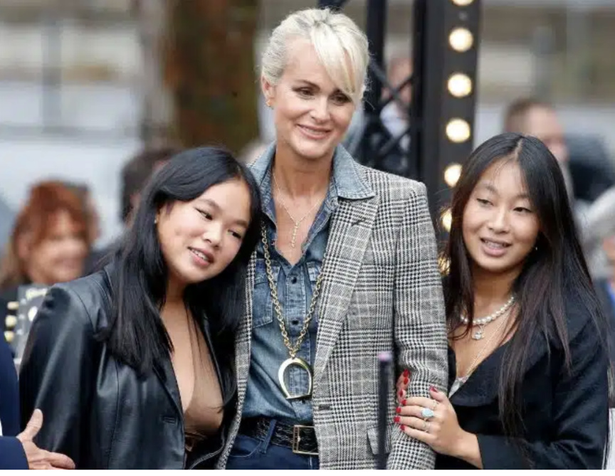 Laetitia Hallyday et ses filles Joy et Jade Laetitia Hallyday et ses filles Joy et Jade