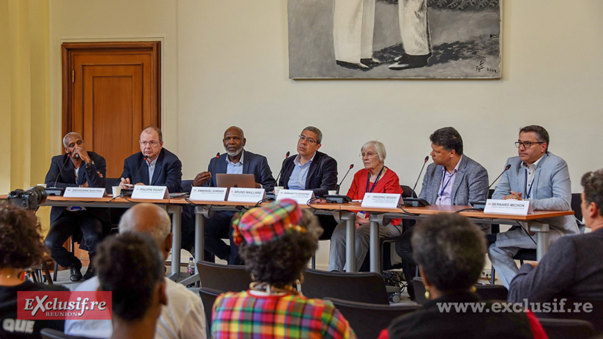 Table ronde sur la question mémorielle. 4ème à g.: Bruno Maillard, chercheur associé au CRESOI de l'Université de La Réunion Table ronde sur la question mémorielle. 4ème à g.: Bruno Maillard, chercheur associé au CRESOI de l'Université de La Réunion