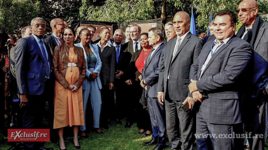 Photo de famille avec les élu.e.s, dont Karine Lebon, députée de La Réunion, et le Ministre délégué des Outre-Mer