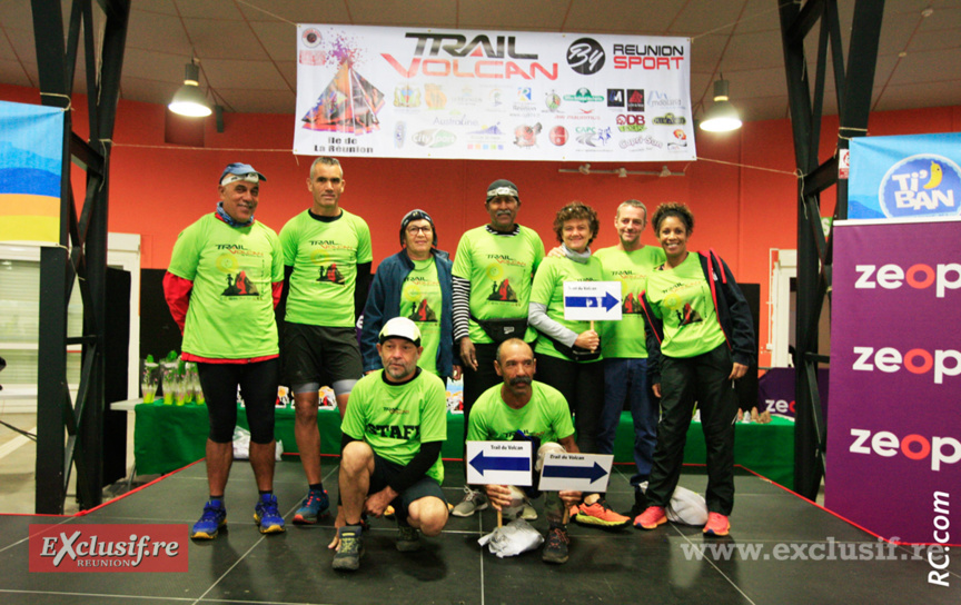 Nicolas Avriama et ses dalons dans le gestion du parking de Foc Foc et le balisage de la course Nicolas Avriama et ses dalons dans le gestion du parking de Foc Foc et le balisage de la course