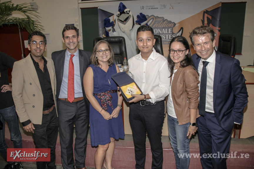 Le meilleur Samuel Frédéric, entouré des membres du Jury Le meilleur Samuel Frédéric, entouré des membres du Jury