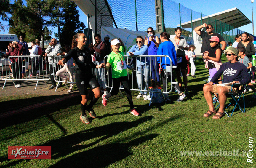 L’arrivée victorieuse de Angélique Lesport du CA Plaine des Cafres (avec sa nièce Noémie) L’arrivée victorieuse de Angélique Lesport du CA Plaine des Cafres (avec sa nièce Noémie)