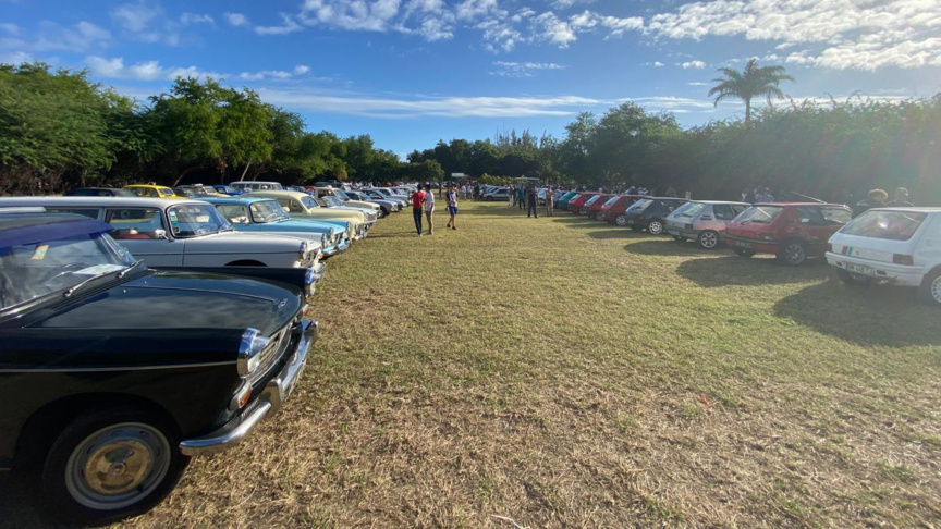Rassemblement de véhicules de collection et Young Timers à Saint-Gilles Rassemblement de véhicules de collection et Young Timers à Saint-Gilles