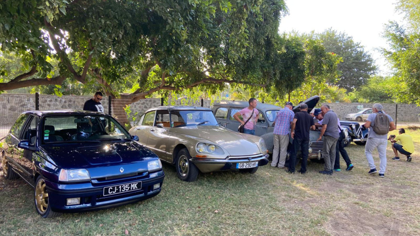 Rassemblement de véhicules de collection et Young Timers à Saint-Gilles Rassemblement de véhicules de collection et Young Timers à Saint-Gilles