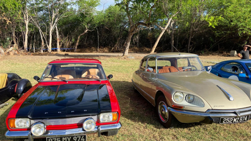 Rassemblement de véhicules de collection et Young Timers à Saint-Gilles Rassemblement de véhicules de collection et Young Timers à Saint-Gilles