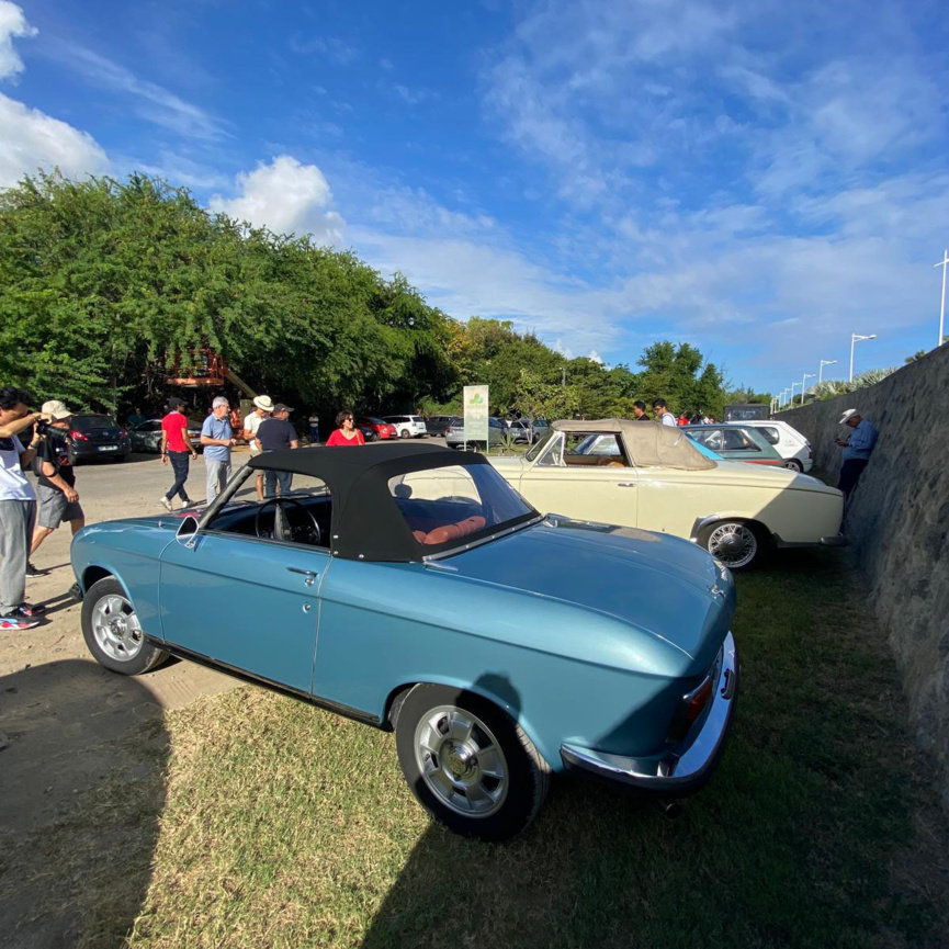 Rassemblement de véhicules de collection et Young Timers à Saint-Gilles Rassemblement de véhicules de collection et Young Timers à Saint-Gilles