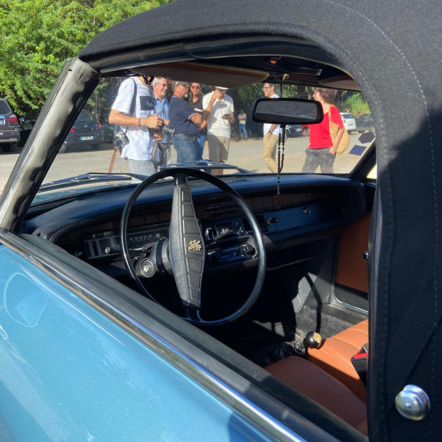 Rassemblement de véhicules de collection et Young Timers à Saint-Gilles Rassemblement de véhicules de collection et Young Timers à Saint-Gilles