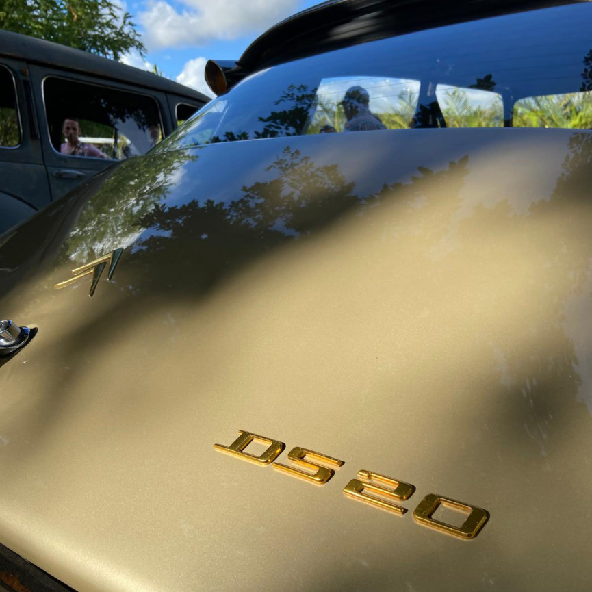 Rassemblement de véhicules de collection et Young Timers à Saint-Gilles Rassemblement de véhicules de collection et Young Timers à Saint-Gilles