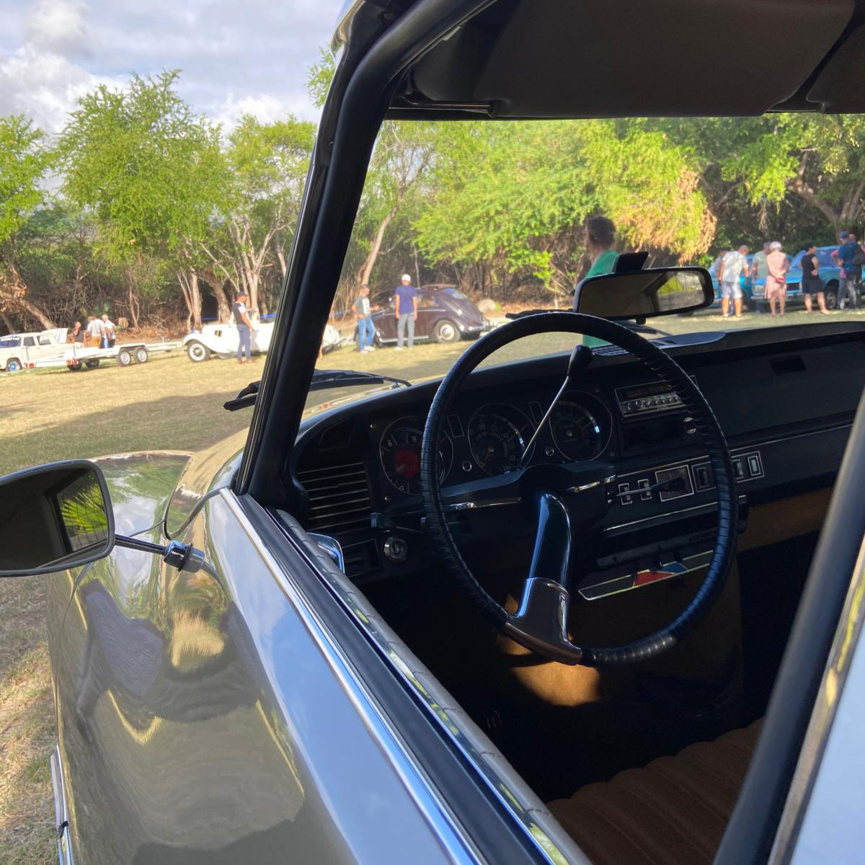 Rassemblement de véhicules de collection et Young Timers à Saint-Gilles Rassemblement de véhicules de collection et Young Timers à Saint-Gilles