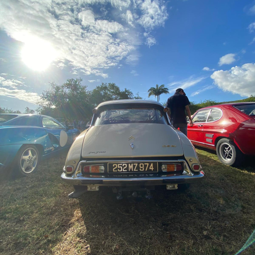 Rassemblement de véhicules de collection et Young Timers à Saint-Gilles Rassemblement de véhicules de collection et Young Timers à Saint-Gilles