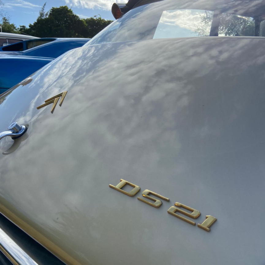 Rassemblement de véhicules de collection et Young Timers à Saint-Gilles Rassemblement de véhicules de collection et Young Timers à Saint-Gilles