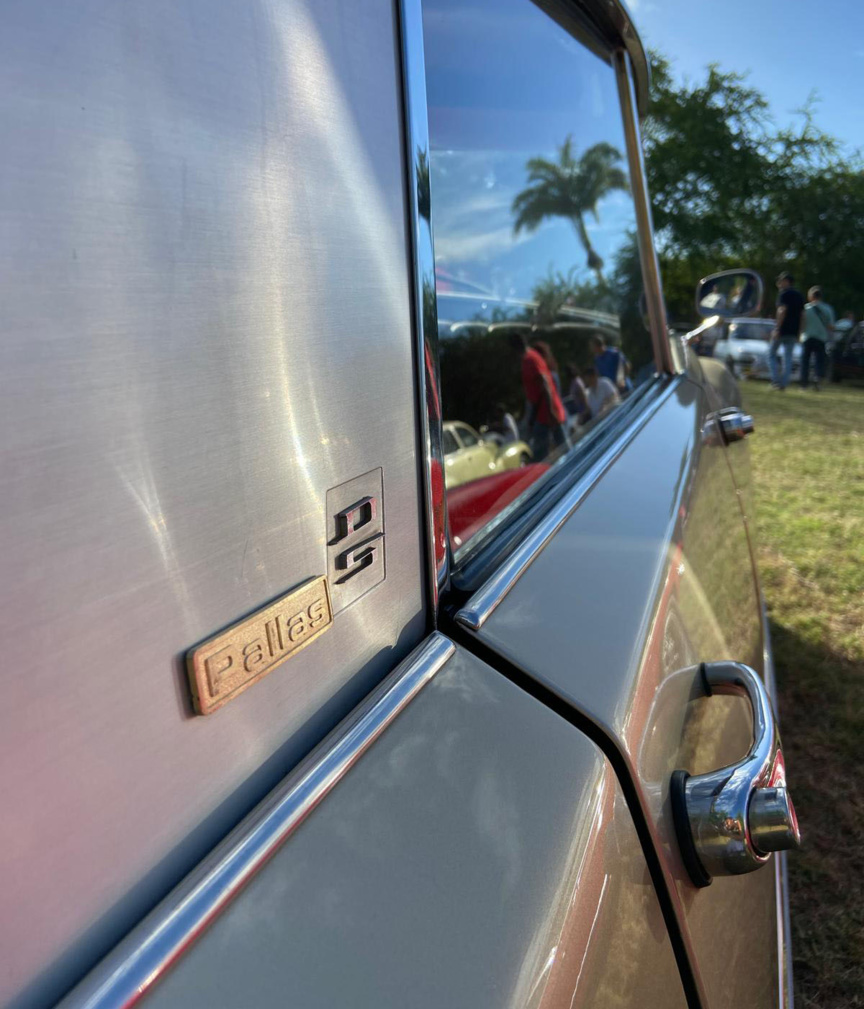 Rassemblement de véhicules de collection et Young Timers à Saint-Gilles Rassemblement de véhicules de collection et Young Timers à Saint-Gilles