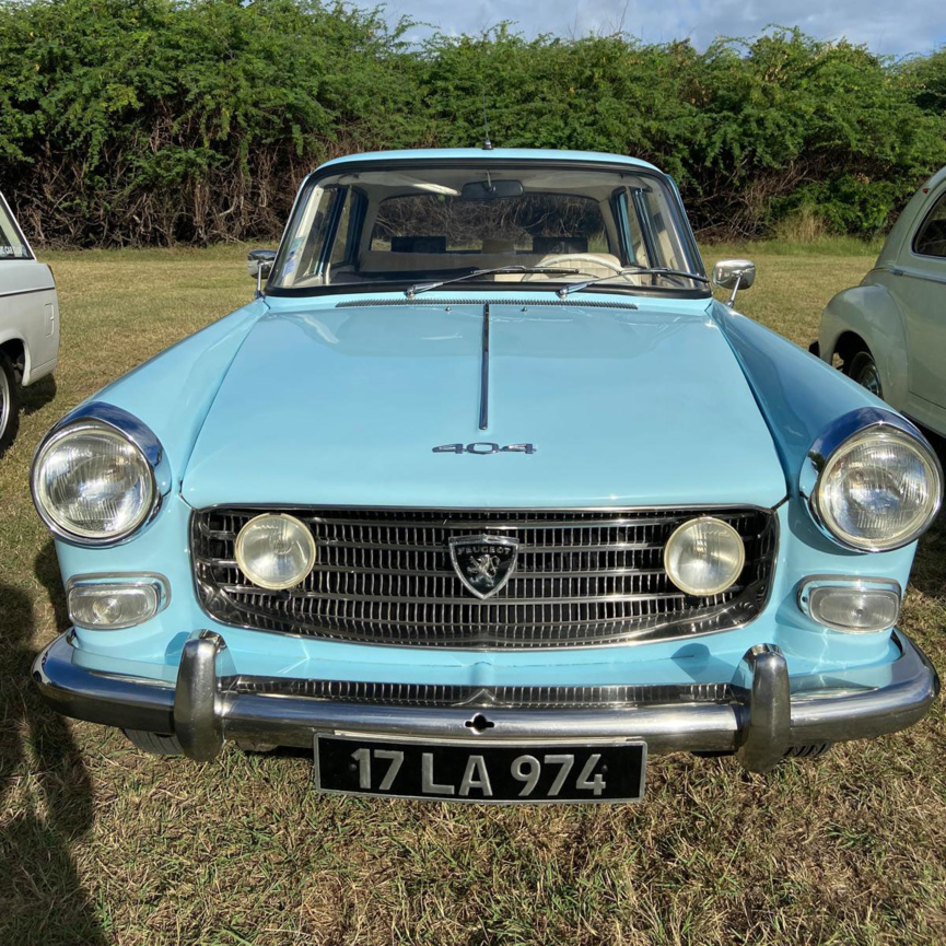 Rassemblement de véhicules de collection et Young Timers à Saint-Gilles Rassemblement de véhicules de collection et Young Timers à Saint-Gilles
