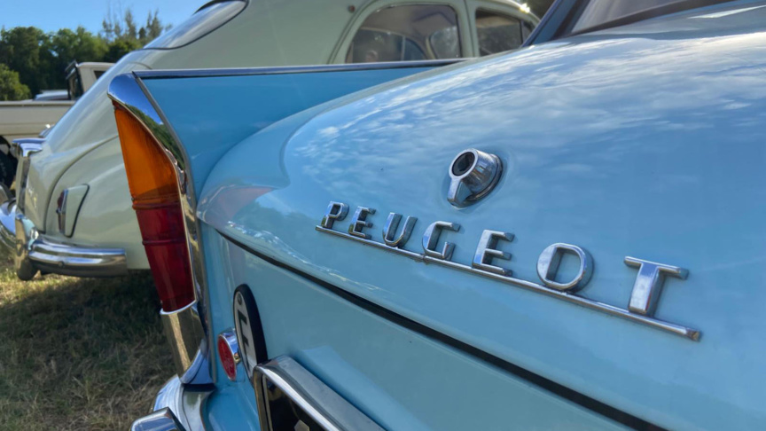 Rassemblement de véhicules de collection et Young Timers à Saint-Gilles Rassemblement de véhicules de collection et Young Timers à Saint-Gilles