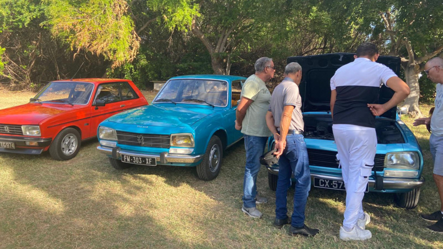 Rassemblement de véhicules de collection et Young Timers à Saint-Gilles Rassemblement de véhicules de collection et Young Timers à Saint-Gilles