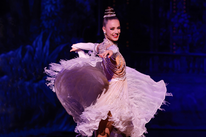La meneuse de revue du Moulin Rouge a mis fin à sa carrière pour devenir avocate!