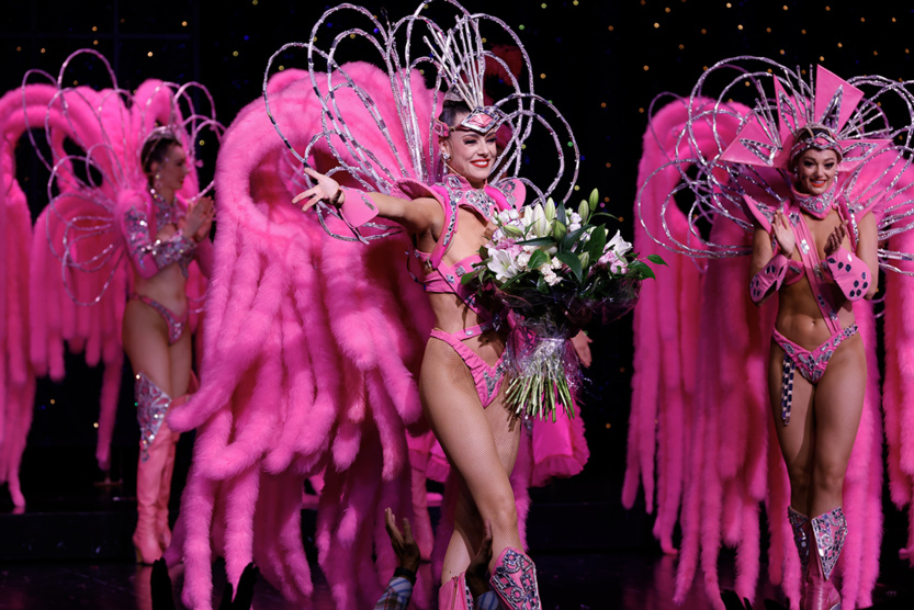 Beaucoup d'émotion au moment de dire adieu au Moulin Rouge Beaucoup d'émotion au moment de dire adieu au Moulin Rouge