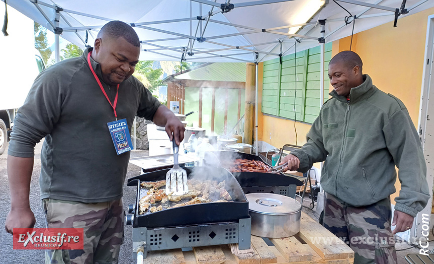Barbecue assuré par les militaires