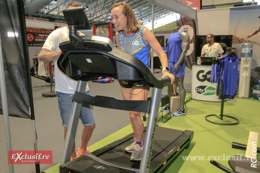 Marie Quillevéré au stand de Go Sport