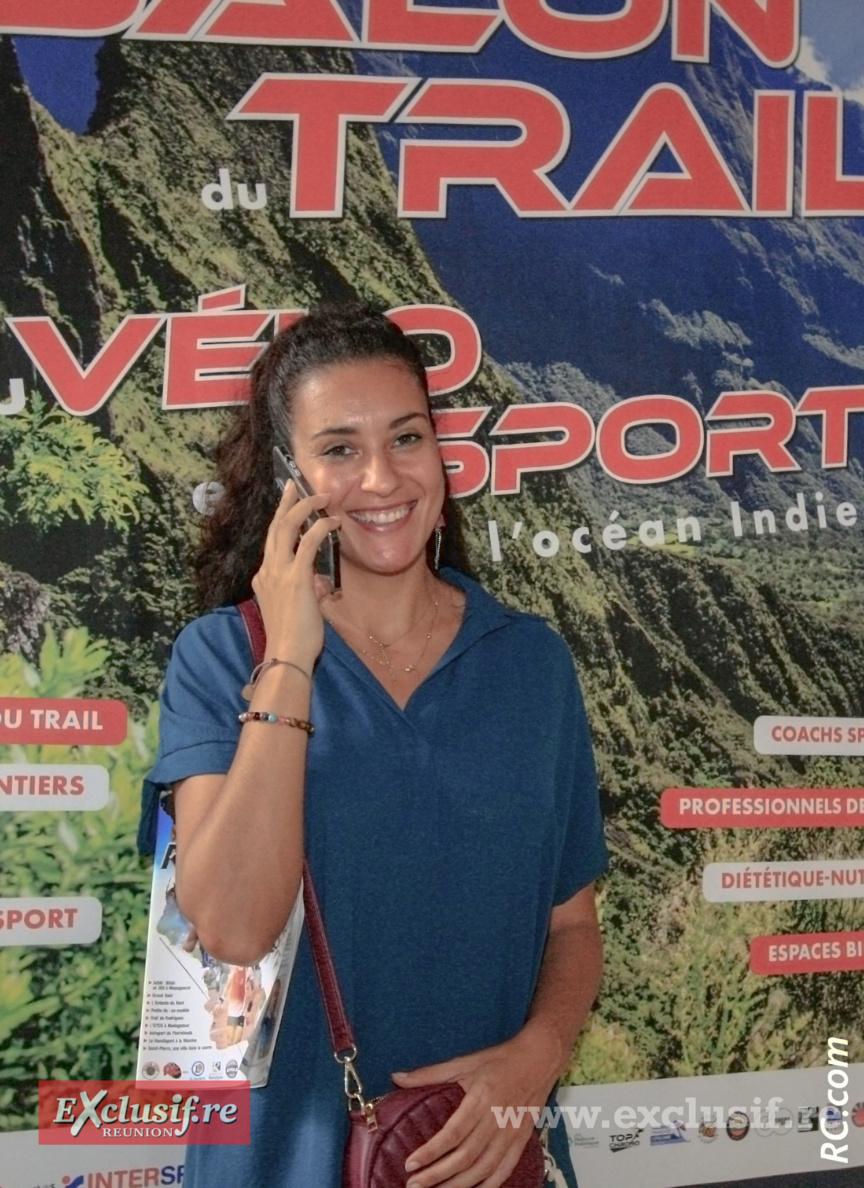 Roxane Pausé: «Oui, je suis au Salon, t'inquiète...» Roxane Pausé: «Oui, je suis au Salon, t'inquiète...»