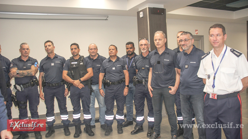 Une partie de l'équipe des Douanes de l'aéroport Roland Garros Une partie de l'équipe des Douanes de l'aéroport Roland Garros
