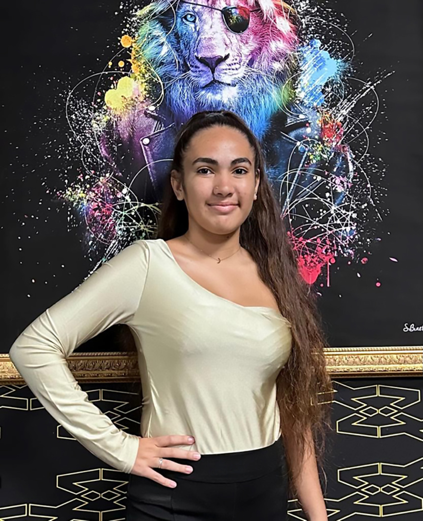 N°2. Marie Cyrria Hoarau - 16 ans - 1,61m N°2. Marie Cyrria Hoarau - 16 ans - 1,61m