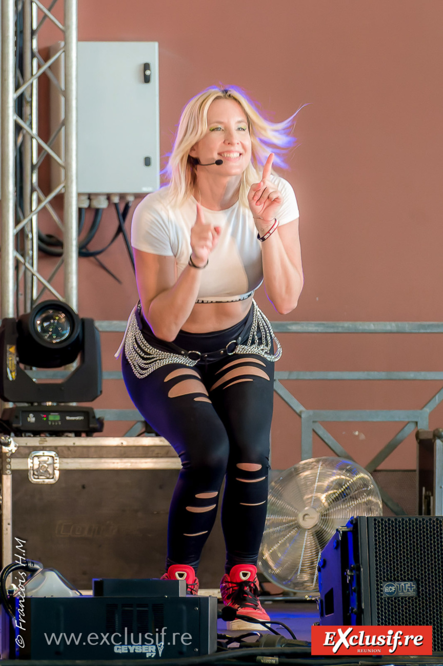 Elle, c'est Dina, 3 fois championne de France de Just Dance, vice-championne du monde, et elle a décroché la médaille d’or aux Jeux Olympiques