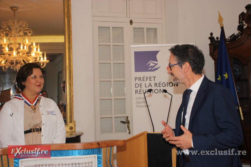 Karine Turpin reçoit la médaille d’or pour ses broderies artisanales Karine Turpin reçoit la médaille d’or pour ses broderies artisanales