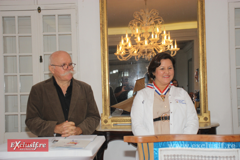 Karine Turpin reçoit la médaille d’or pour ses broderies artisanales Karine Turpin reçoit la médaille d’or pour ses broderies artisanales