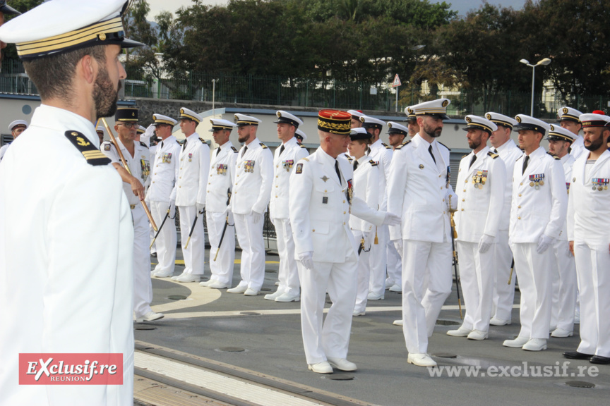 Passation de commandement sur la frégate militaire Nivôse: photos