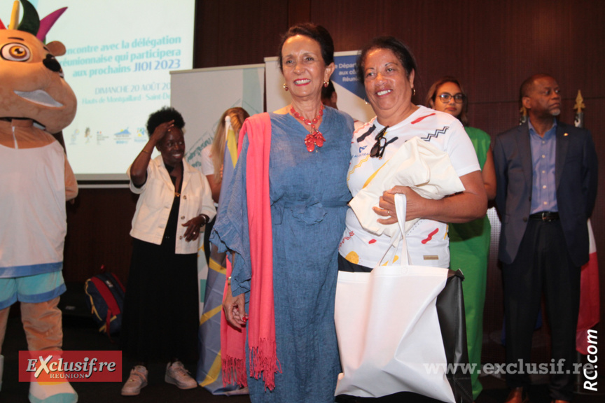 Huguette Bello et Eliette Grondin, présidente de la Ligue de Taekwondo