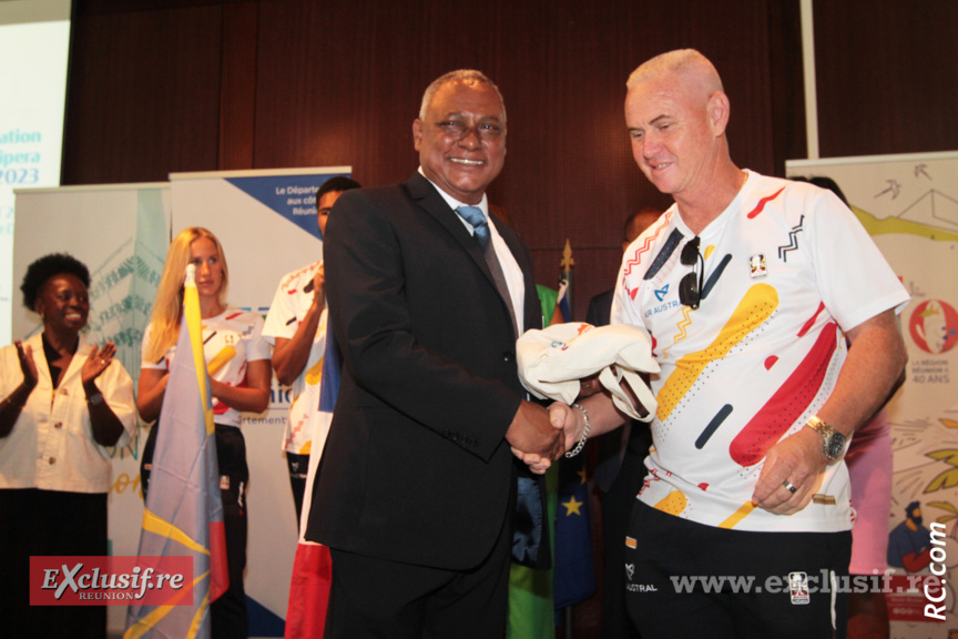 Claude Villendeuil et Claude Lacaille pour le compte de la Ligue de Handball Claude Villendeuil et Claude Lacaille pour le compte de la Ligue de Handball