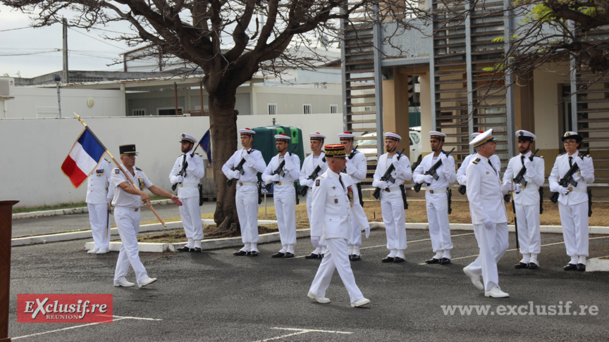 Passage en revue des troupes par le général Laurent Cluzel Passage en revue des troupes par le général Laurent Cluzel