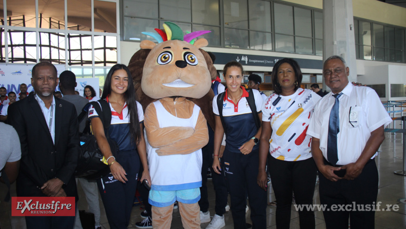 C'était au départ pour Madagascar, avec Ti Bayoun entouré de Joseph Bréma, président Air Austral, Céline Sitouze, vice-présidente Région réunion, Claude Villendeuil, président du CROS, et deux athlètes