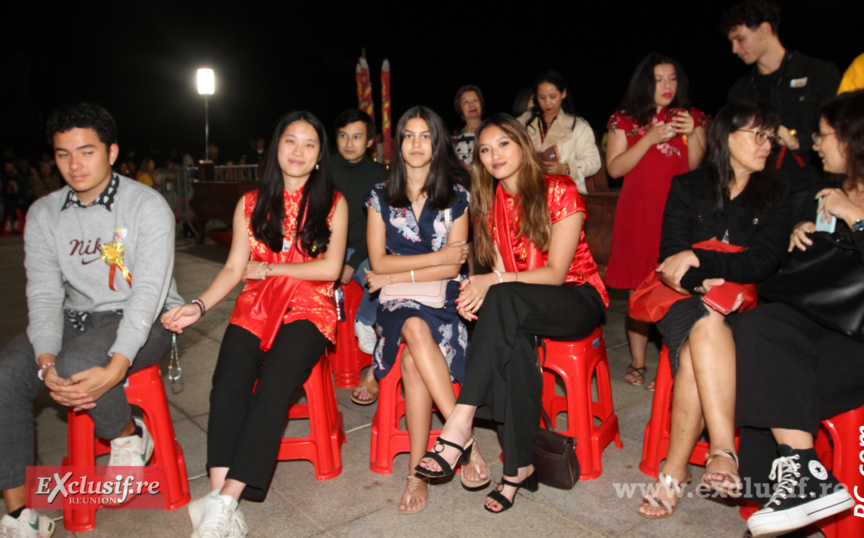 Des jeunes qui ont fortement applaudi les nouveaux bacheliers Des jeunes qui ont fortement applaudi les nouveaux bacheliers