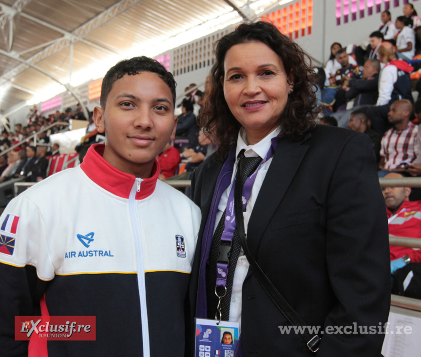 Matéo Antibou félicité par Natacha Randrante, DTR de la Ligue Réunionnaise de Karaté