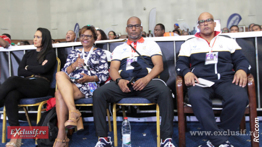 Sylvette Siva, Secrétaire du Comité Régional de Kickboxing aux côtés de ses assistants