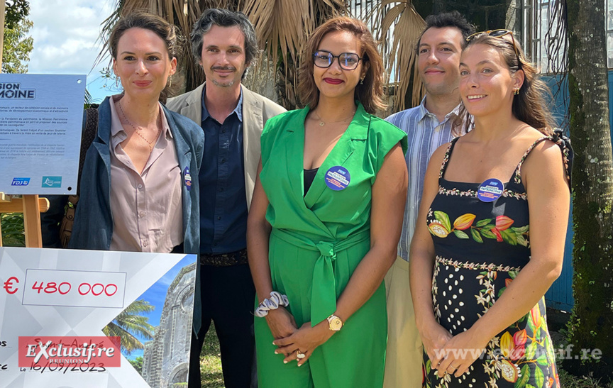 Les deux représentants des Ateliers Prévost, Stéphanie Poiny-Toplan, conseillère régionale, Baptiste Garrigue, chargé de mission Océan Indien, et Pauline Dandine, Fondation Patrimoine