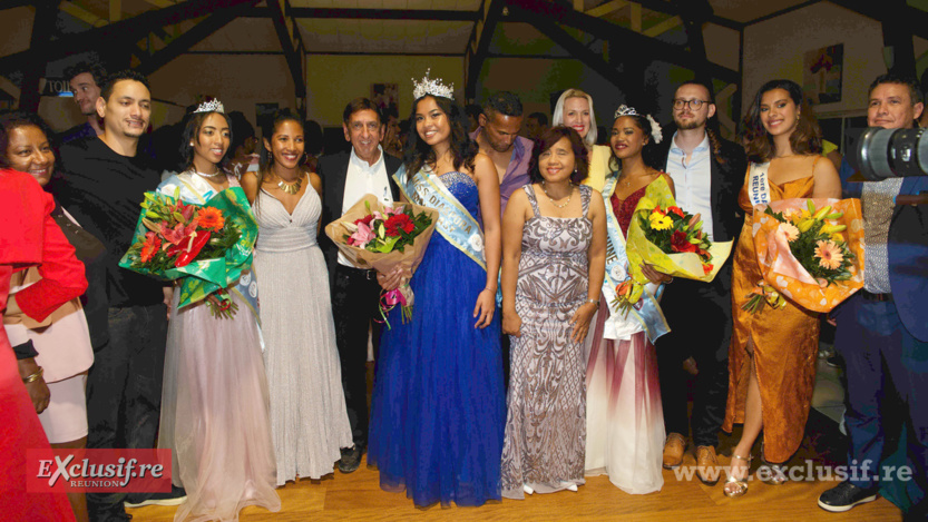 La photo de famille avec les organisatrices et les membres du jury La photo de famille avec les organisatrices et les membres du jury