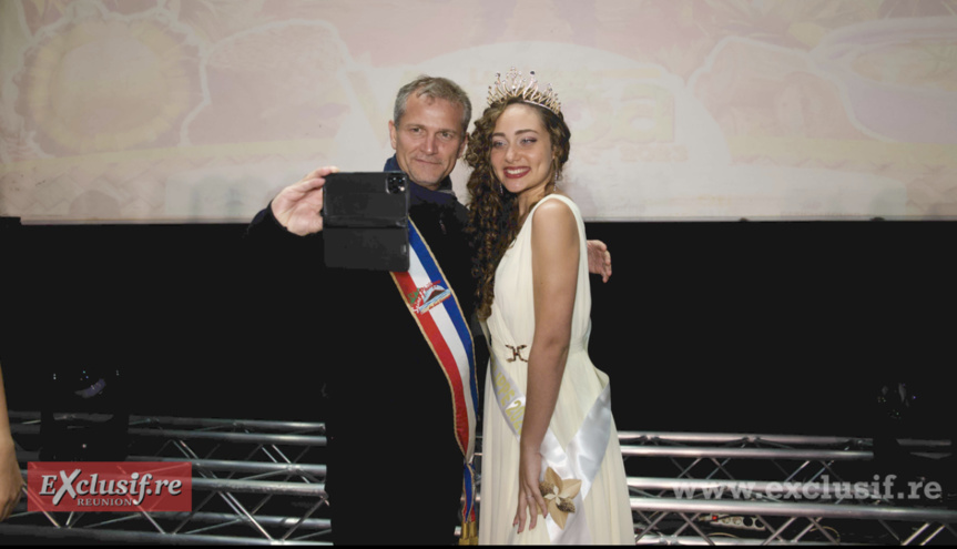 Le maire Olivier Rivière y est allé aussi de son selfie...